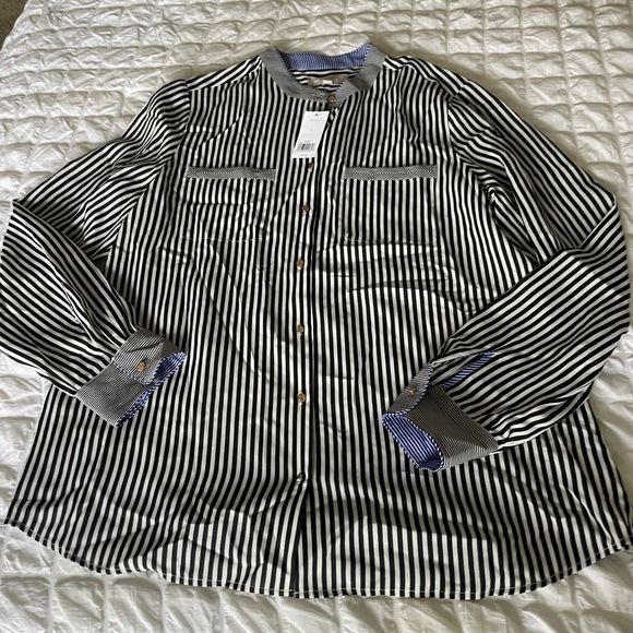 Banana Republic stripe button down blouse - Picture 4 of 8
